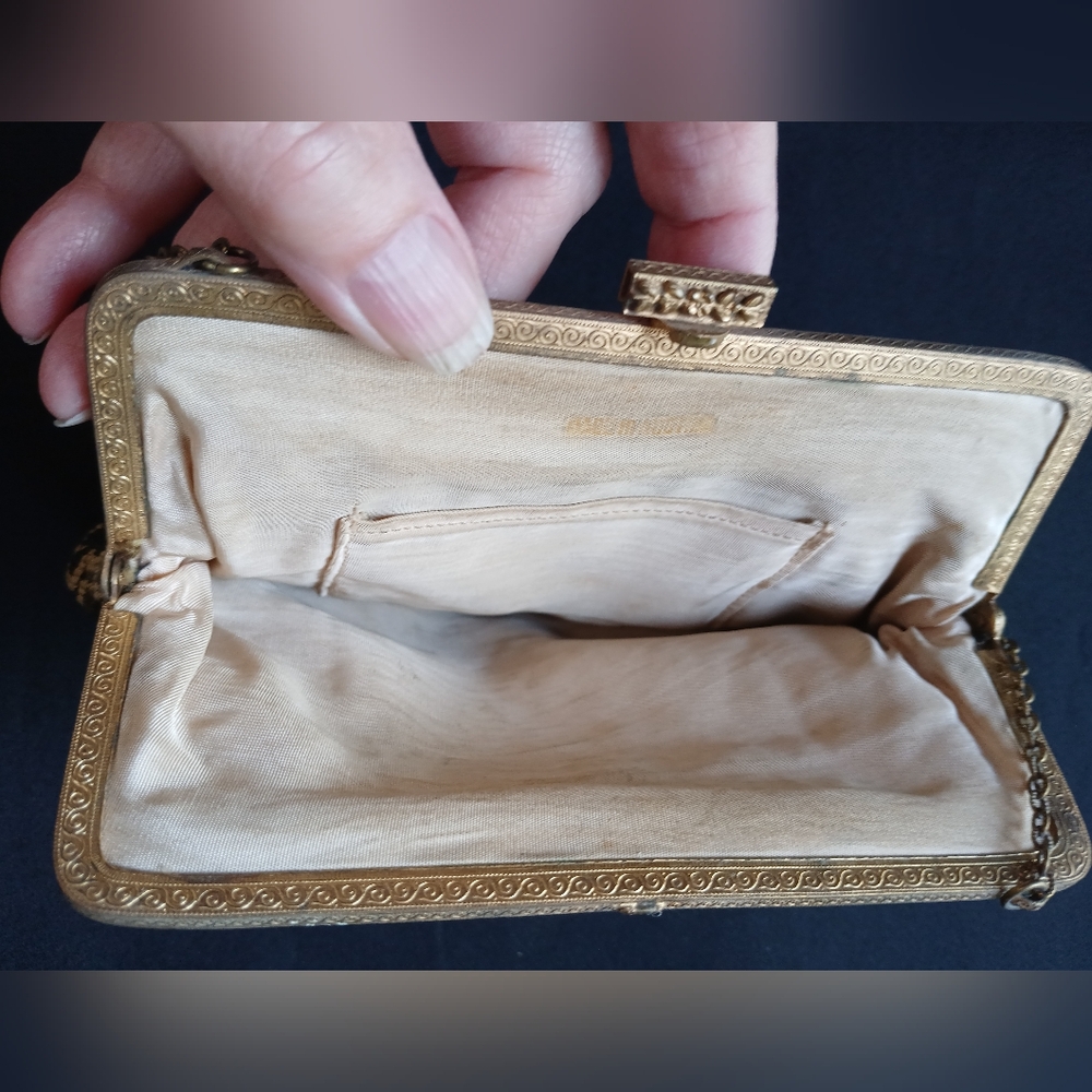 Elegant Vintage Handmade Floral Petite Point Embroidered Wristlet - Picture 3 of 8